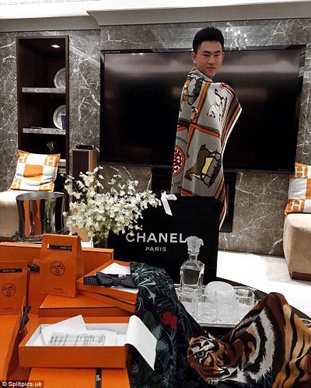 Cuộc sống khó khăn của hội con nhà giàu: Nhà hết nước phải tưới cây bằng champagne, nhiều xe xịn không biết chọn gì đi học